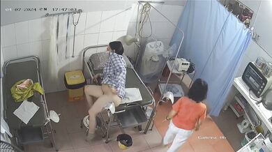 稀有❤️黑客破解医院妇产科监控摄像头❤️完美正面角度高清偷拍几个孕妇 ❤️最美年轻孕妇 阴蒂清晰可见 (20)